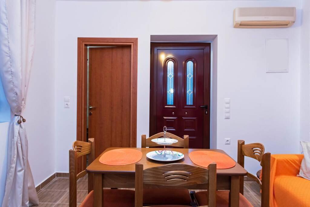 Paraspori Traditional Home With View Exterior photo