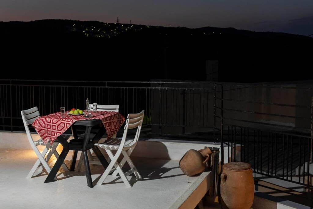 Paraspori Traditional Home With View Exterior photo